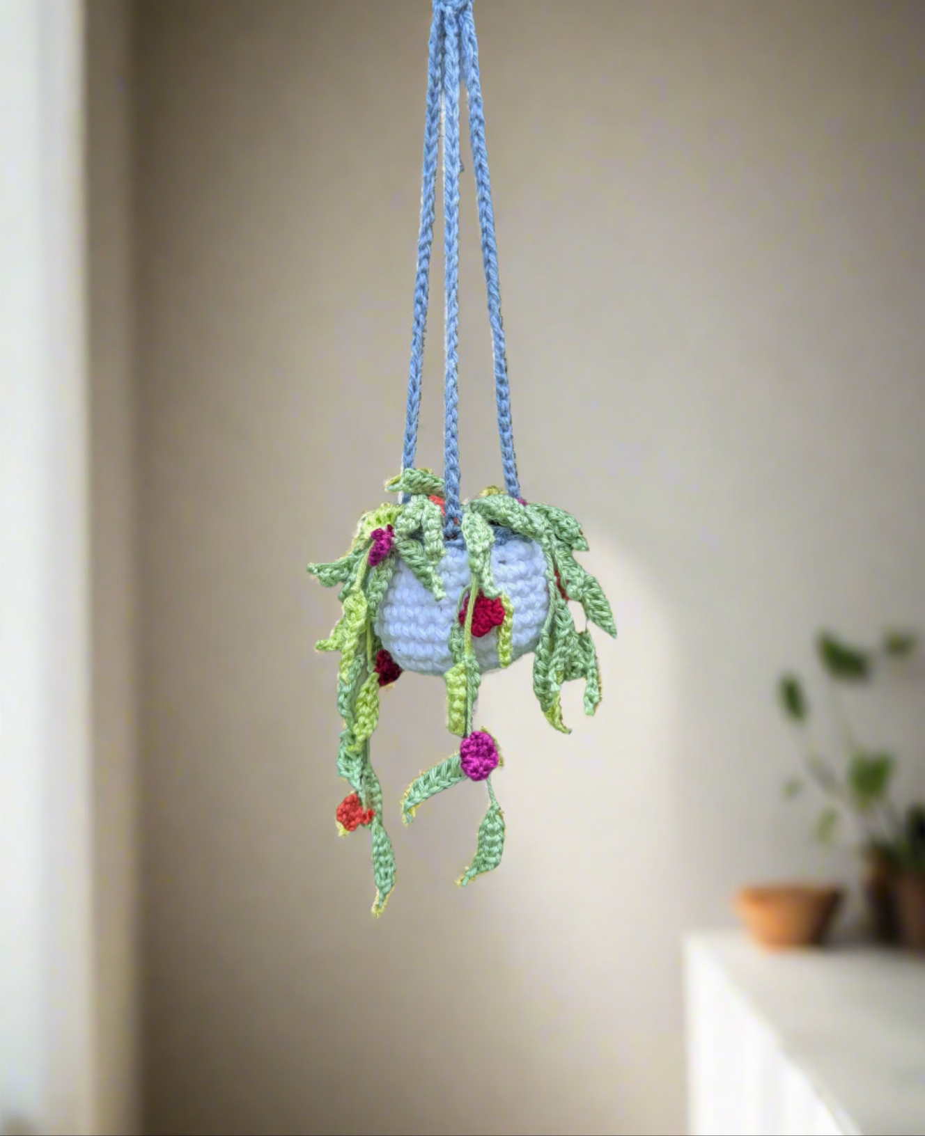 Crochet hanging plant with flowers